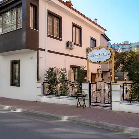 Fatma Sultan Oldtown & Restaurant אנטליה
