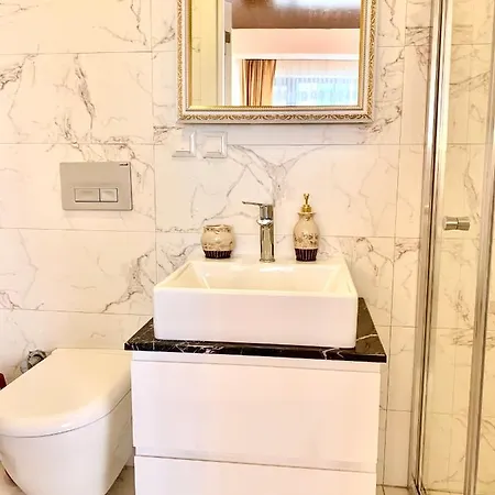 Fatma Sultan Oldtown & Restaurant אנטליה