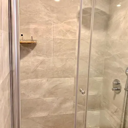 Fatma Sultan Oldtown & Restaurant אנטליה